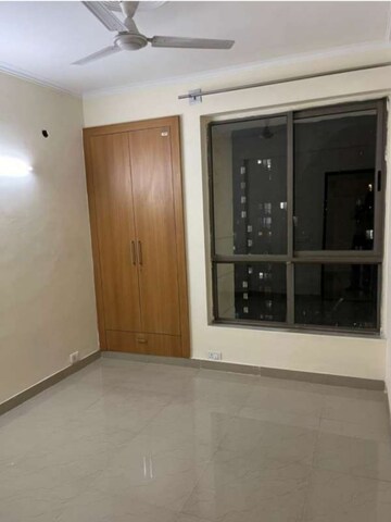 Room in 3 BHK Apartment at Unitech Uniworld Gardens 2, Sector 47 – for Sale