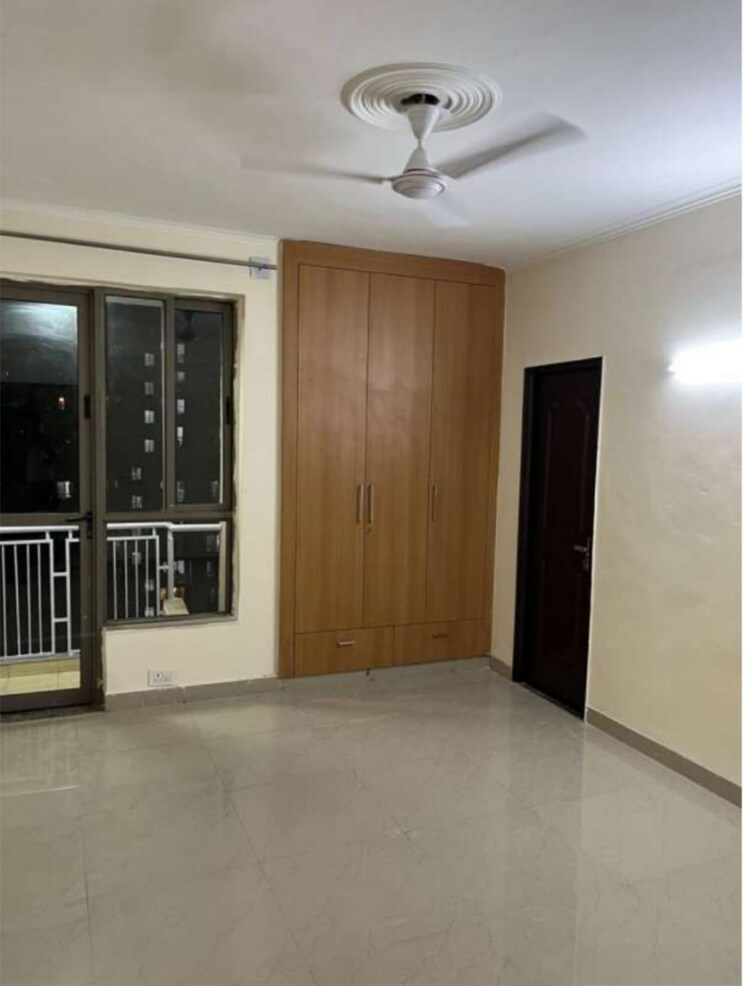 Room, unitech-uniworld-gardens-2 3 Bedroom 1355 Sq.Ft. Apartment In Sector 47 Gurgaon 8302211