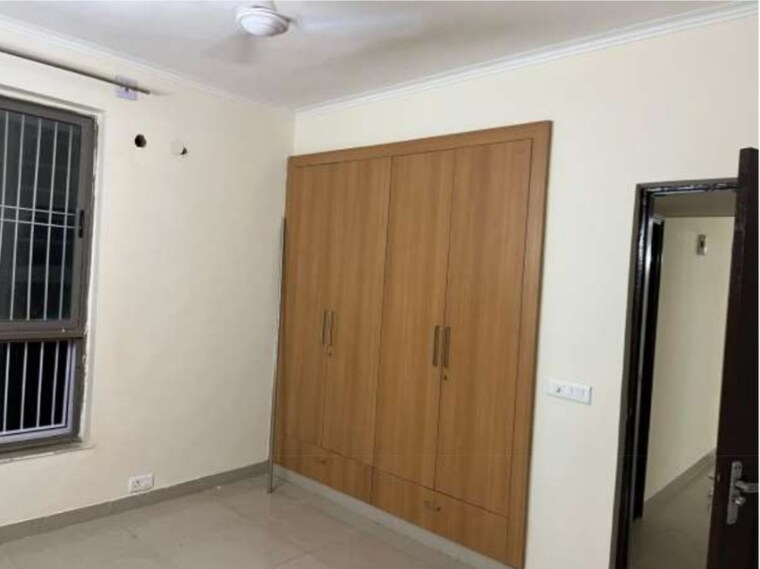 Room, unitech-uniworld-gardens-2 3 Bedroom 1355 Sq.Ft. Apartment In Sector 47 Gurgaon 8302211