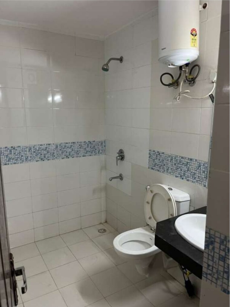 Bathroom, unitech-uniworld-gardens-2 3 Bedroom 1355 Sq.Ft. Apartment In Sector 47 Gurgaon 8302211