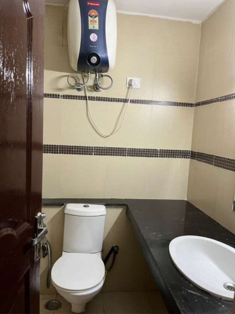 Bathroom, unitech-uniworld-gardens-2 3 Bedroom 1355 Sq.Ft. Apartment In Sector 47 Gurgaon 8302211