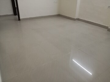 Room in 3 BHK Apartment at Antriksh Golf View, Sector 78 – for Rent