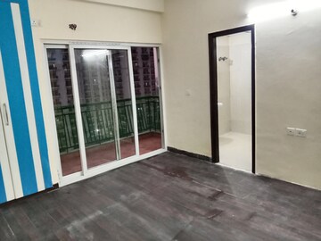 Room in 3 BHK Apartment at Antriksh Golf View, Sector 78 – for Rent