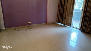 Room in 3 BHK Builder Floor at Uppal Southend, Sector 49 – for Rent