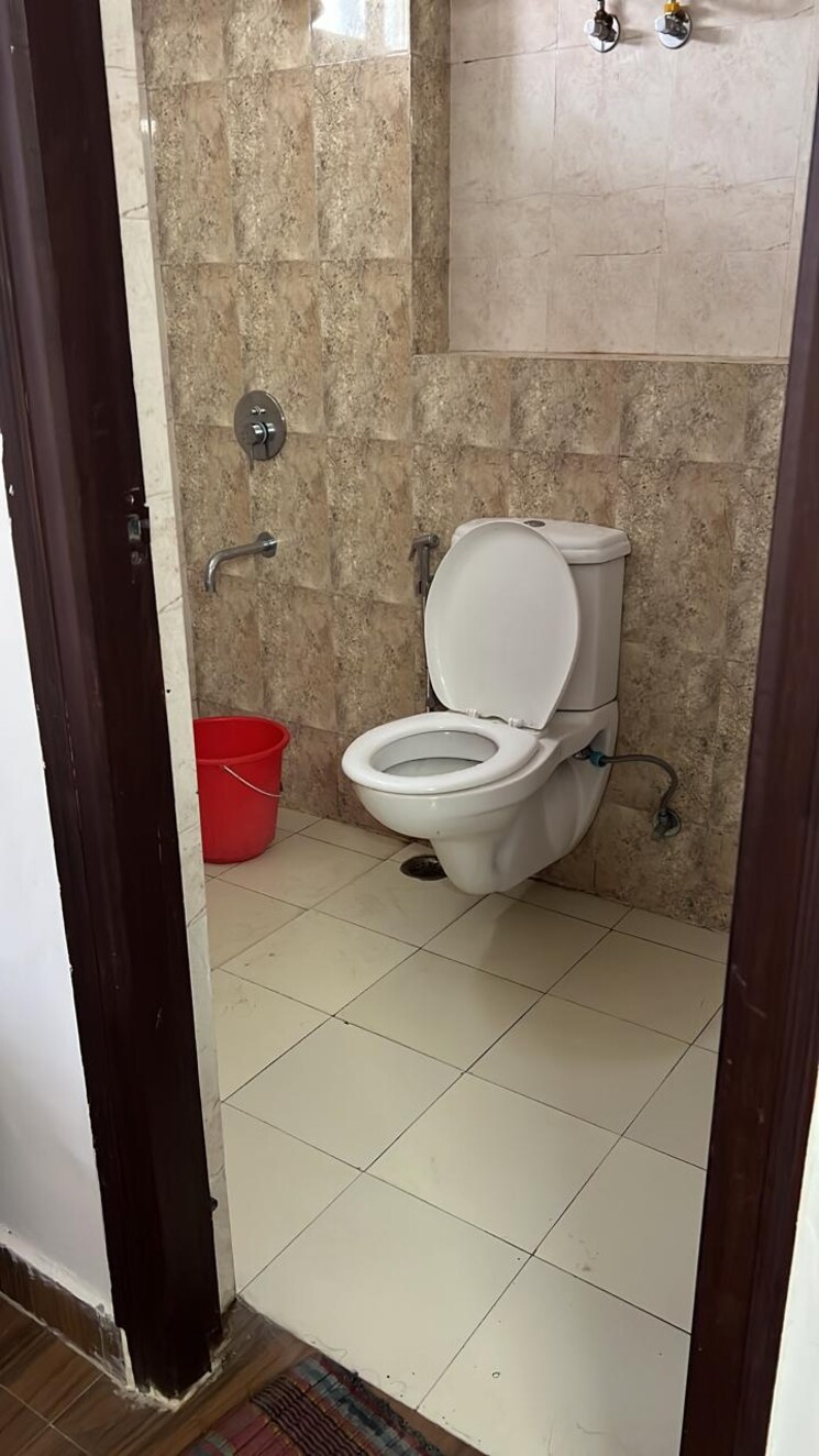 Bathroom, gtm-the-capital 1 RK 650 Sq.Ft. Apartment In Aman Vihar Dehradun 8302288