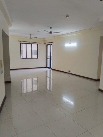 Building Lobby in 3.5 BHK Apartment at Unitech Uniworld Gardens, Sector 47 – for Rent