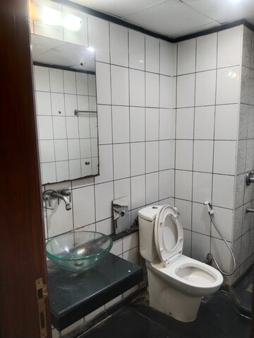 Bathroom in 3.5 BHK Apartment at Unitech Uniworld Gardens, Sector 47 – for Rent