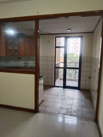 Room in 3.5 BHK Apartment at Unitech Uniworld Gardens, Sector 47 – for Rent