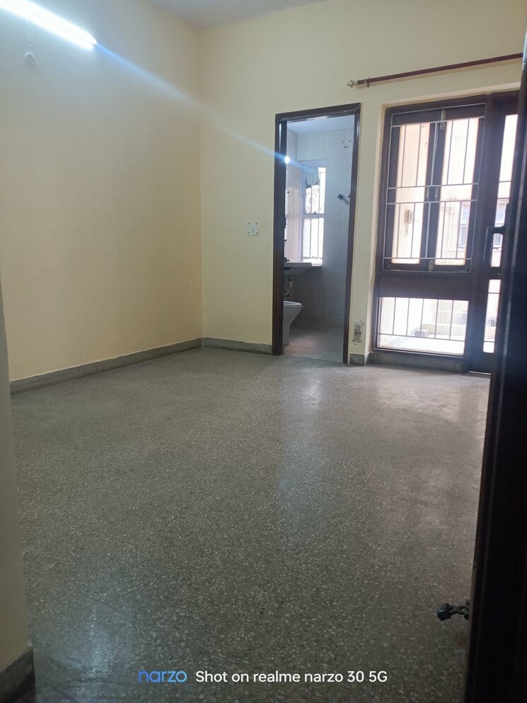 Room, ip extension 3 Bedroom 1250 Sq.Ft. Apartment In Ip Extension Delhi 8302390