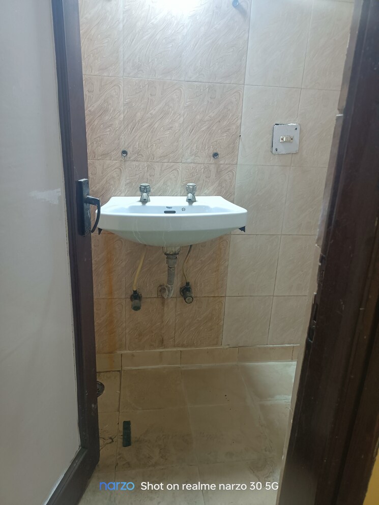 Bathroom, ip extension 3 Bedroom 1250 Sq.Ft. Apartment In Ip Extension Delhi 8302390