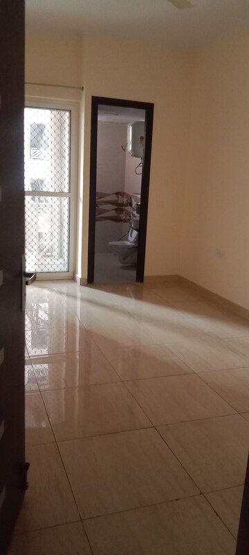 Room in 3 BHK Apartment at Gaur Sportswood, Sector 79 – for Rent