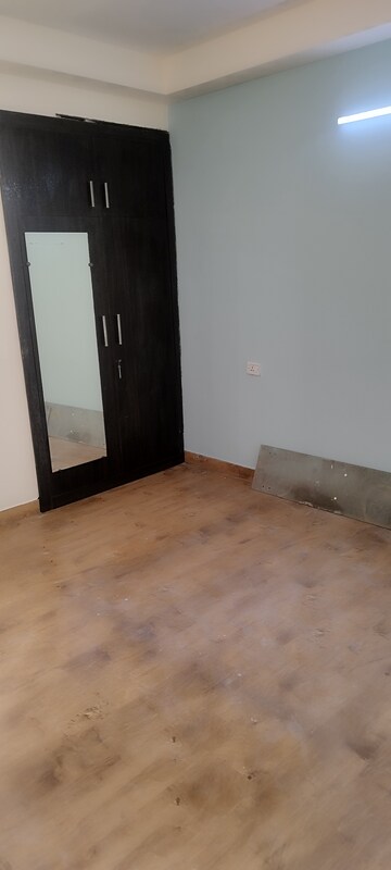 Room in 3 BHK Apartment at Jaypee Wish Town Klassic, Sector 134 – for Rent