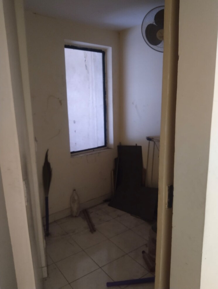 Bathroom, unitech-uniworld-gardens 3.5 Bedroom 2086 Sq.Ft. Apartment In Sector 47 Gurgaon 8302554