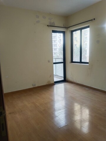 Room in 3.5 BHK Apartment at Unitech Uniworld Gardens, Sector 47 – for Sale