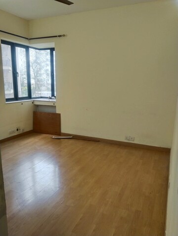 Room in 3.5 BHK Apartment at Unitech Uniworld Gardens, Sector 47 – for Sale