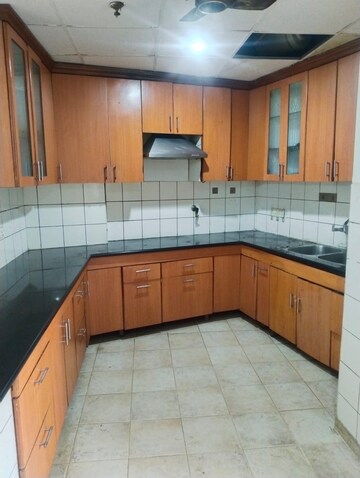 Kitchen in 3.5 BHK Apartment at Unitech Uniworld Gardens, Sector 47 – for Sale