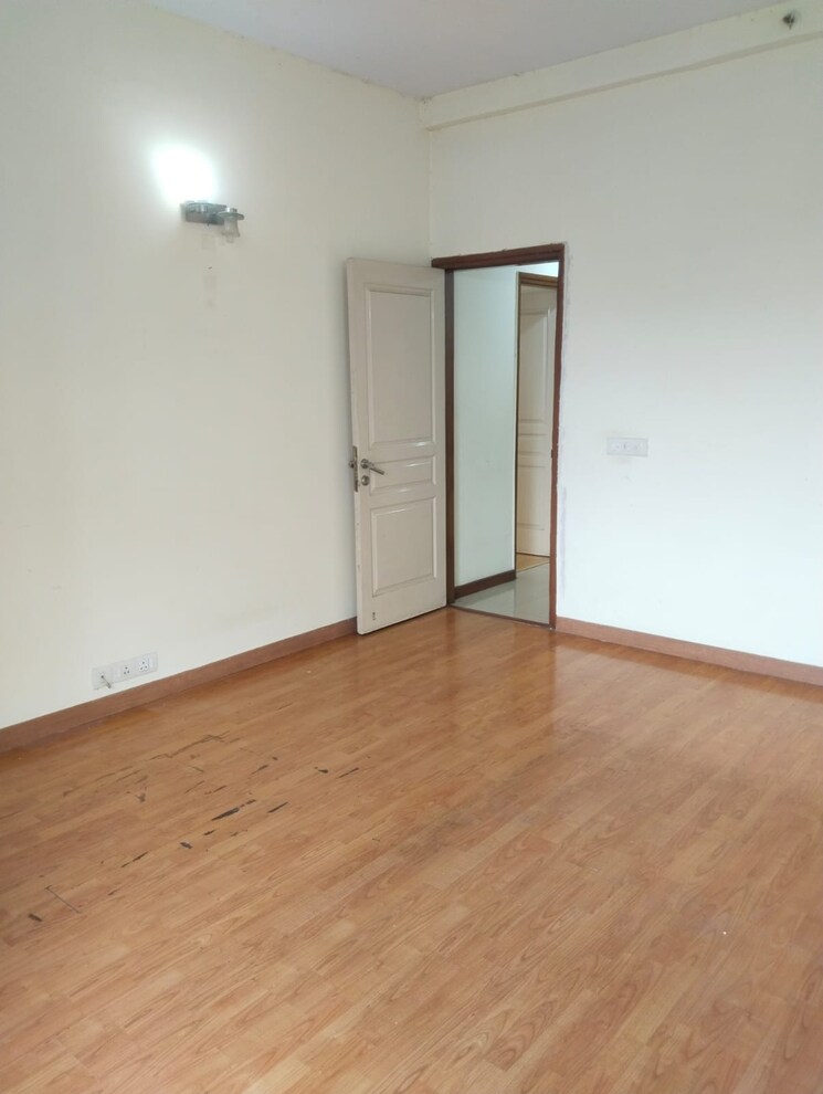 Room, unitech-uniworld-gardens 3.5 Bedroom 2086 Sq.Ft. Apartment In Sector 47 Gurgaon 8302554