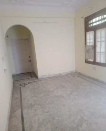 Room in 2 BHK Independent House at Aliganj – for Rent