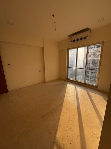 Room in 3 BHK Apartment at Ekta Tripolis, Goregaon West – for Rent