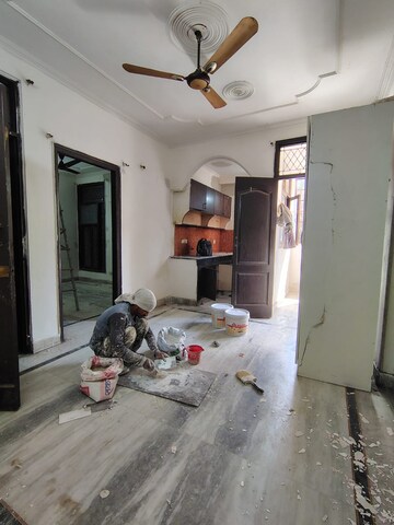 Parking in 2 BHK Builder Floor at Saket – for Rent