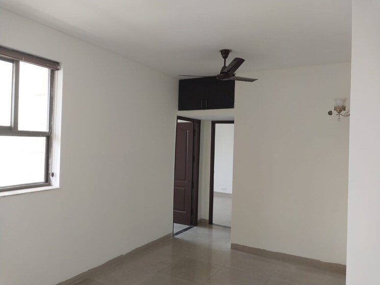 Room, unitech-uniworld-gardens-2 2.5 Bedroom 997 Sq.Ft. Apartment In Sector 47 Gurgaon 8302594