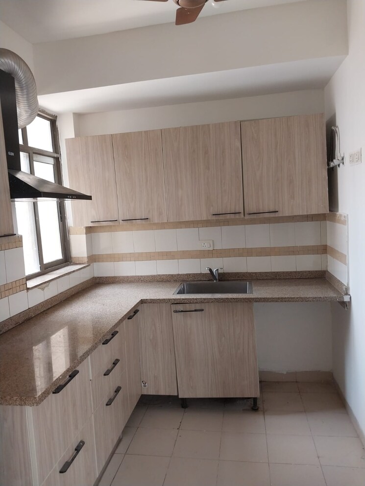 Kitchen, unitech-uniworld-gardens-2 2.5 Bedroom 997 Sq.Ft. Apartment In Sector 47 Gurgaon 8302594