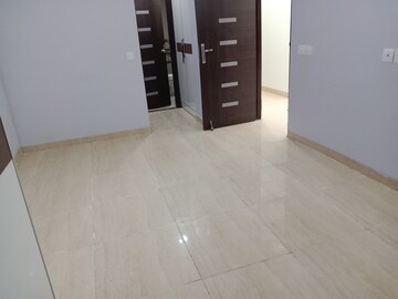 Room in 3 BHK Apartment at Gaur Sportswood, Sector 79 – for Rent