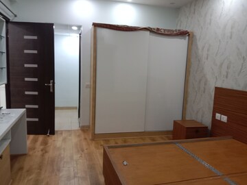 Room in 3 BHK Apartment at Gaur Sportswood, Sector 79 – for Rent