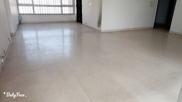 Room in 3 BHK Apartment at Unitech The Close South, Sector 50 – for Rent