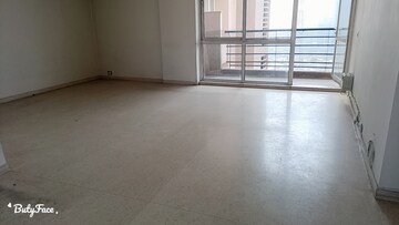 Room in 3 BHK Apartment at Unitech The Close South, Sector 50 – for Rent