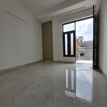 Room in 2 BHK Apartment at Palm Residency Chhatarpur, Rajpur Khurd Extension – for Rent