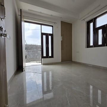 Room in 2 BHK Apartment at Palm Residency Chhatarpur, Rajpur Khurd Extension – for Rent