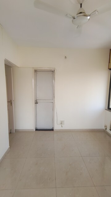 Room in 2 BHK Apartment at Jasmine Tower, Vasant Vihar – for Rent