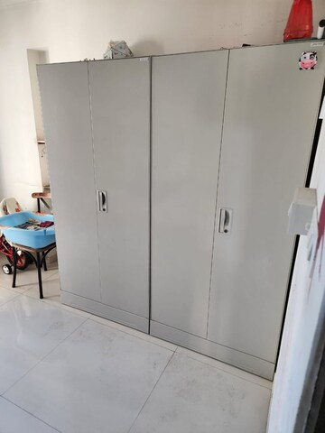 Furnished Amenities in 2 BHK Apartment at DLH Orchid, Andheri West – for Rent