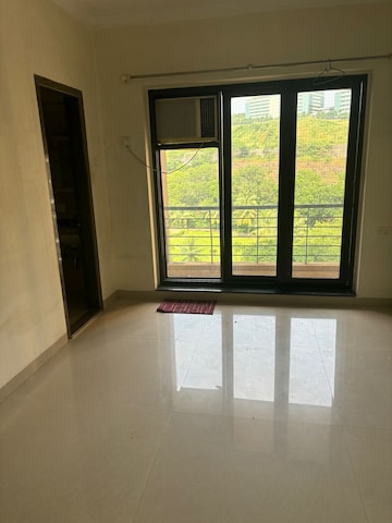 Room in 3 BHK Apartment at K Raheja Heights, Malad East – for Rent