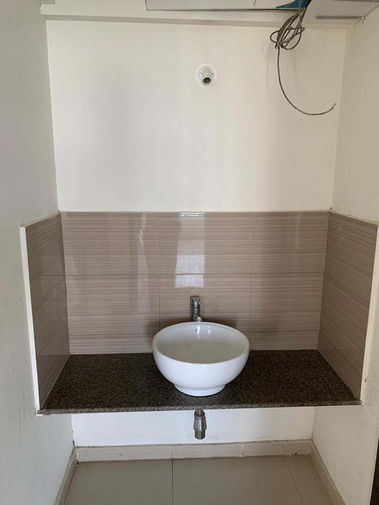 Bathroom, mantra-sky-homes 3 Bedroom 1471 Sq.Ft. Apartment In Magarpatta City Pune 8302811