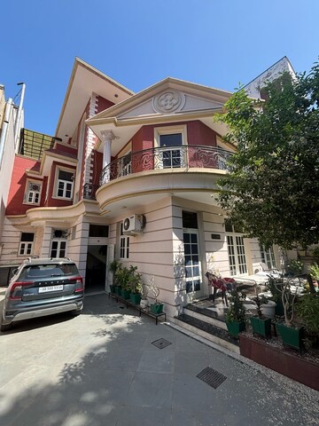 3 BHK Builder Floor For Rent in Sector 40