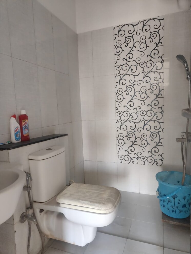 Bathroom, rohan-mithila 3 Bedroom 1350 Sq.Ft. Apartment In Viman Nagar Pune 8302868