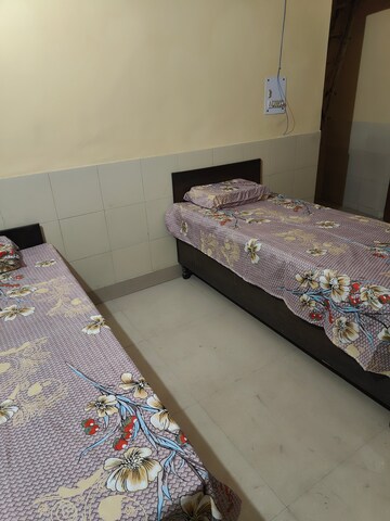 Room in  Pg at Sector 15 – for Rent
