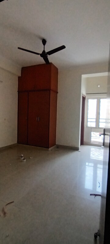 Furnished Amenities in 4 BHK Apartment at Ramprastha Pearl Heights, Vaishali Sector 9 – for Rent