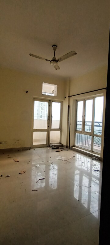 Kitchen in 4 BHK Apartment at Ramprastha Pearl Heights, Vaishali Sector 9 – for Rent