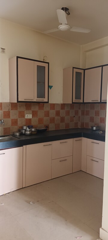 Kitchen in 4 BHK Apartment at Ramprastha Pearl Heights, Vaishali Sector 9 – for Rent