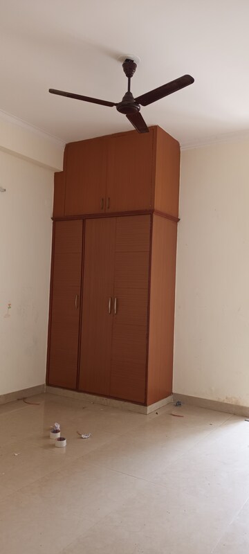 Bedroom in 4 BHK Apartment at Ramprastha Pearl Heights, Vaishali Sector 9 – for Rent