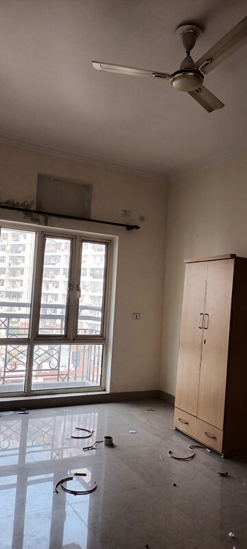 Bedroom in 4 BHK Apartment at Ramprastha Pearl Heights, Vaishali Sector 9 – for Rent