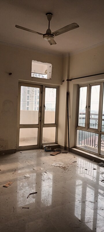 Room in 4 BHK Apartment at Ramprastha Pearl Heights, Vaishali Sector 9 – for Rent