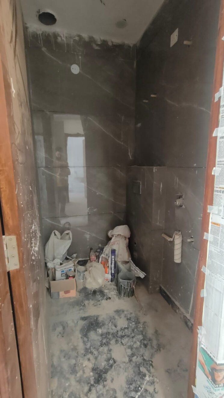 Bathroom, rohini sector 25 3 Bedroom 870 Sq.Ft. Builder Floor In Rohini Sector 25 Delhi 8302976