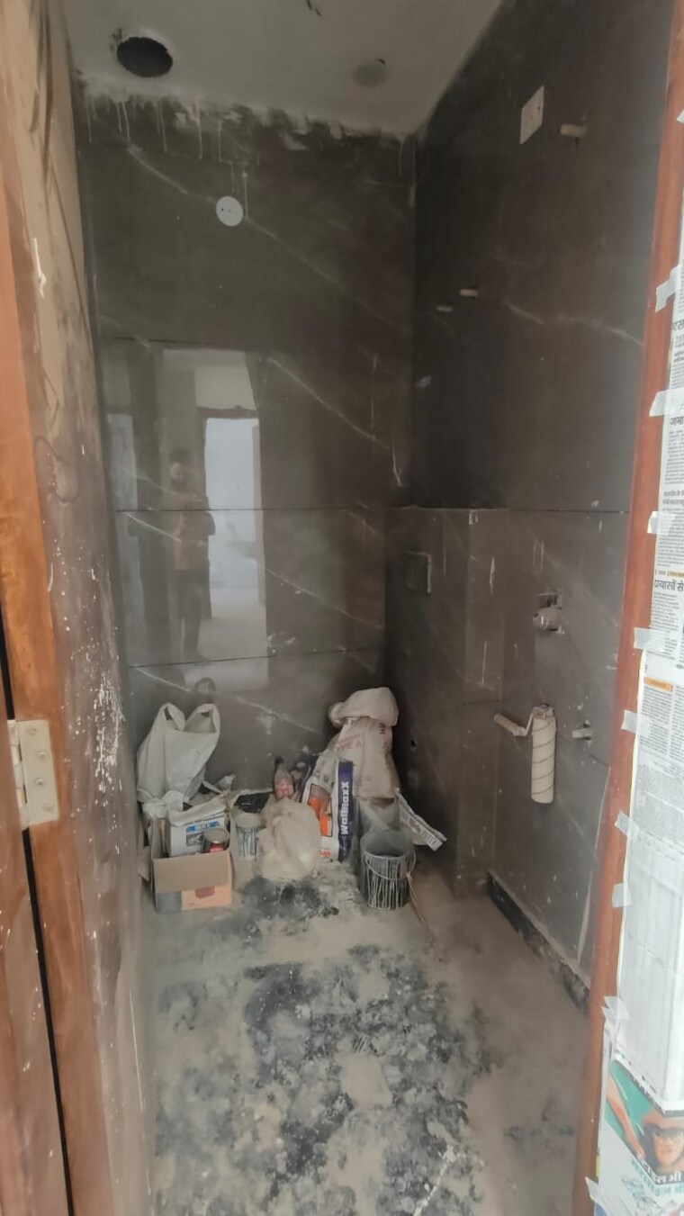 Bathroom, rohini sector 25 3 Bedroom 870 Sq.Ft. Builder Floor In Rohini Sector 25 Delhi 8302976