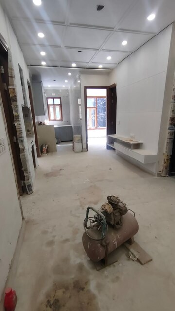 Parking in 3 BHK Builder Floor at Rohini Sector 25 – for Sale