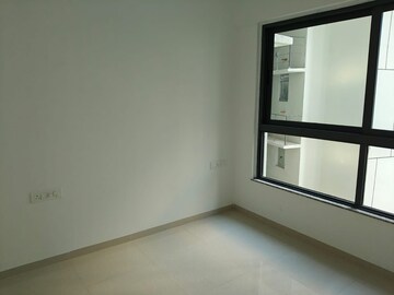 Room in 2 BHK Apartment at Kalpataru Immensa, Kolshet Road – for Rent