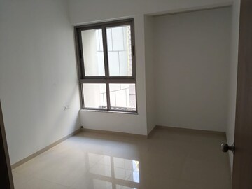 Room in 2 BHK Apartment at Kalpataru Immensa, Kolshet Road – for Rent